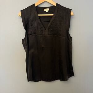 Hem & Thread Sleeveless Blouse
